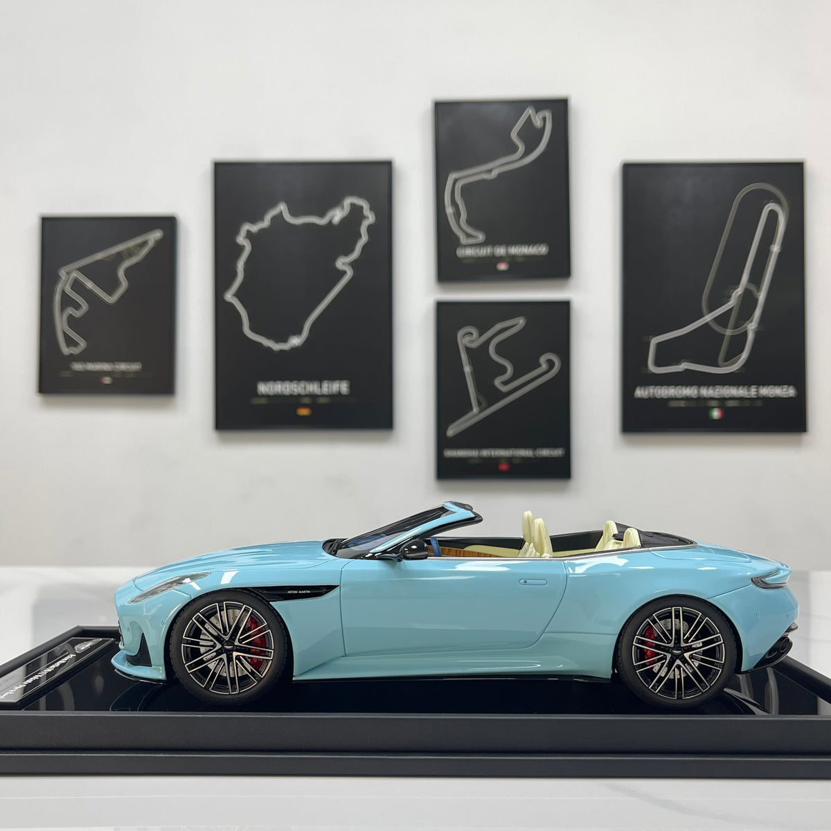 MOTORHELIX 1/18 Aston Martin DB12 Volante (Convertible) – Glass Blue – MH397