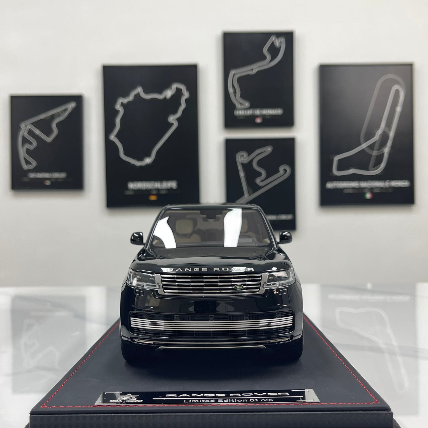 BBA MODEL 1/18 Land Rover Range Rover SVAutobiography Long Wheelbase — Gloss Black (Sealed Resin Model)