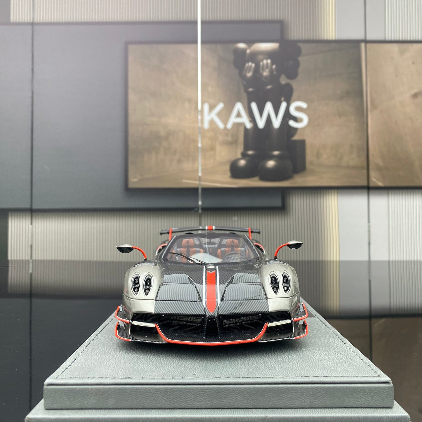 Adorno de coche de edición limitada Pagani Huaya BC #20 Silver Convertible a escala 1/18 de BBR