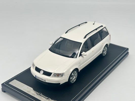 IVY 1/18 Volkswagen Passat B5 wagon simulation model car ornaments