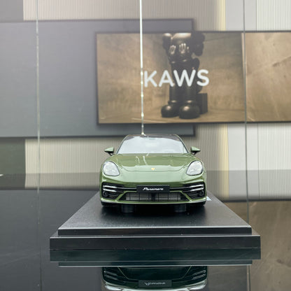 GT Spirit 1/18 Porsche Panamera Turbo S Sport Turismo Model