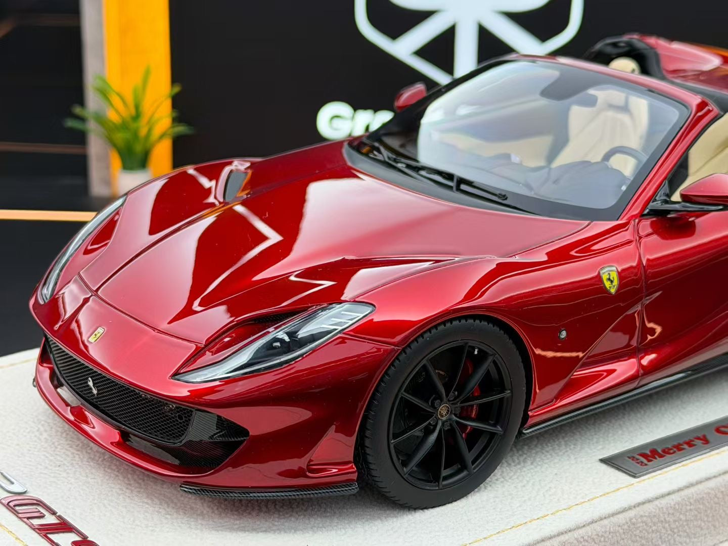 MR 1:18 Ferrari 812 GTS Metallic Red Christmas Special Edition 08/16 DDJ051