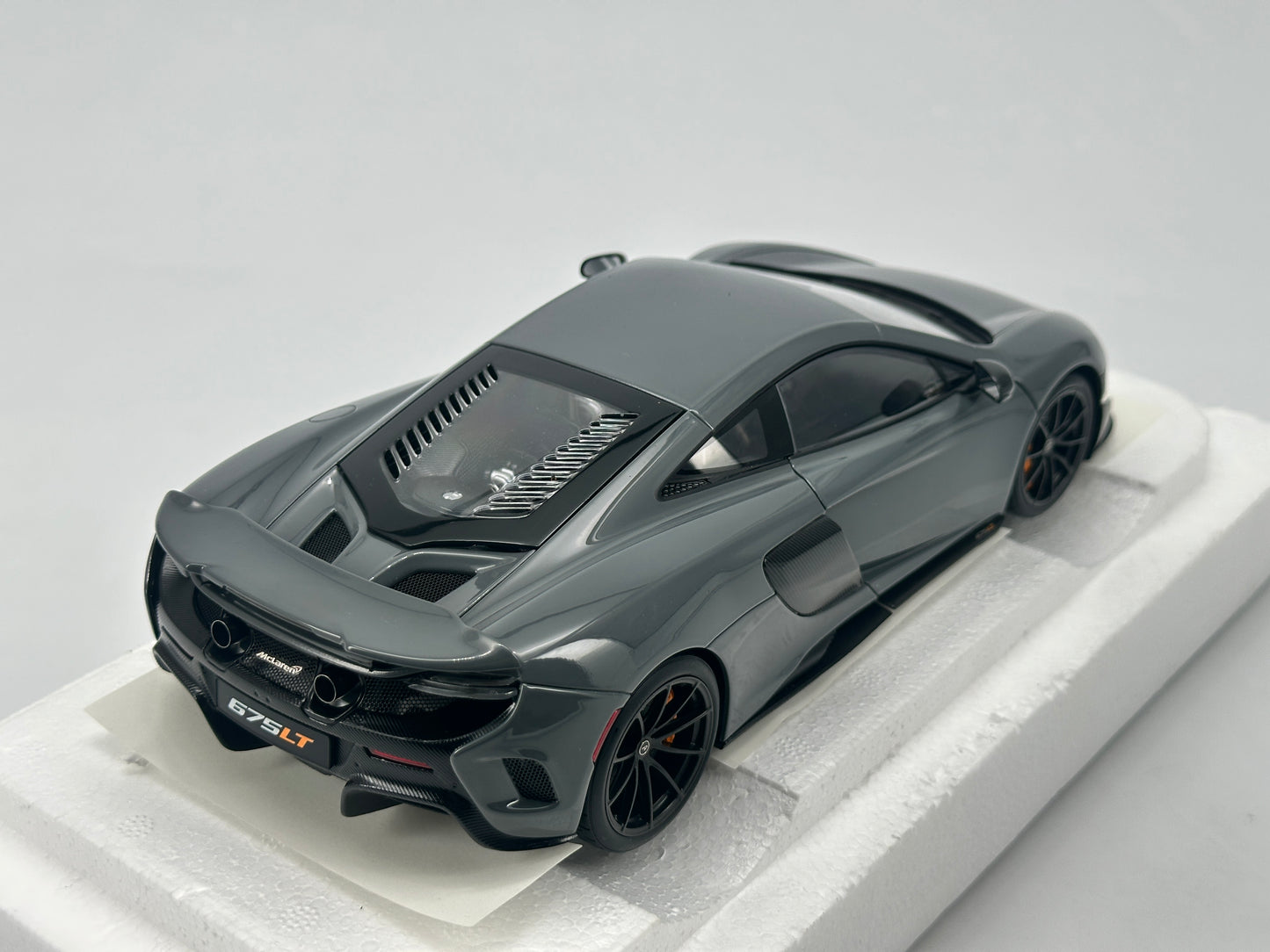 Auto Art 1/18 McLaren 675LT Grey Simulation Model Car