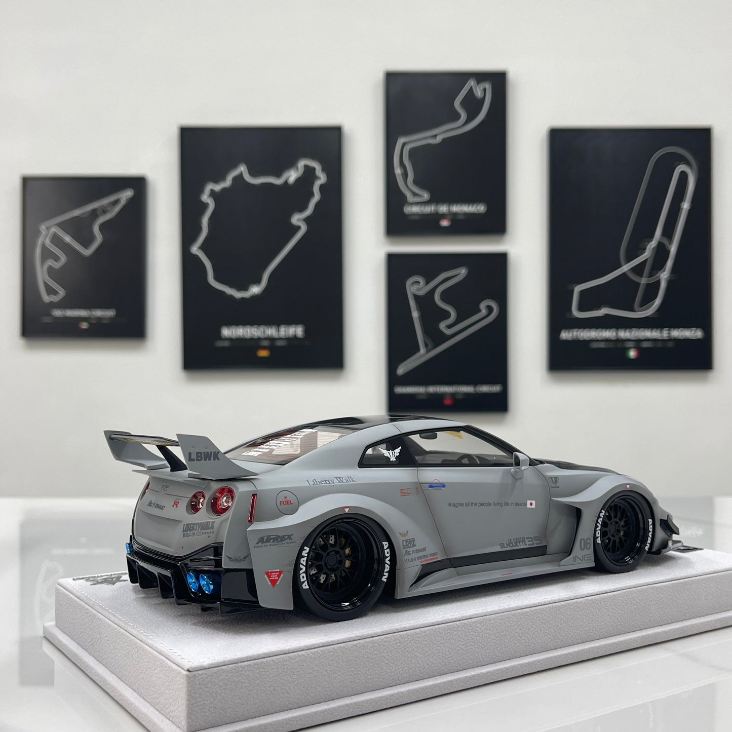 BBA MODEL 1/18 Nissan GTR 35GT-RR Fighter Gray Limited Edition Model Car