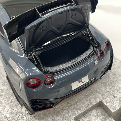 MOTORHELIX 1/18 Nissan GT-R NISMO (R35) Special Edition 2022 Stealth Grey Alloy Model Car