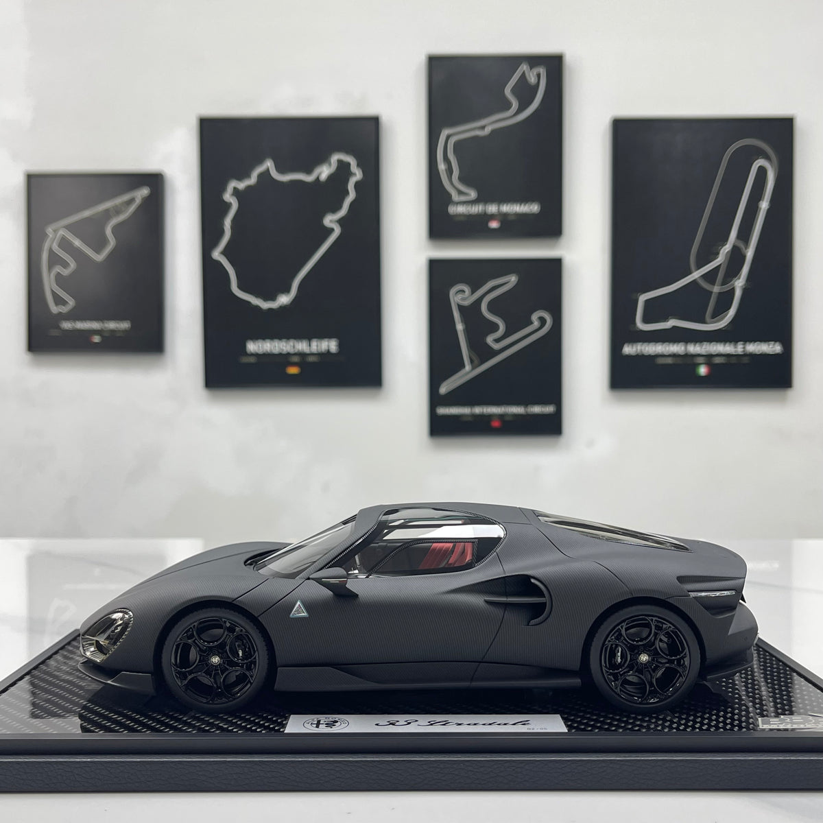 BBR 1/18 Alfa Romeo 33 Stradale Matte Black Carbon Fiber P18264GCH