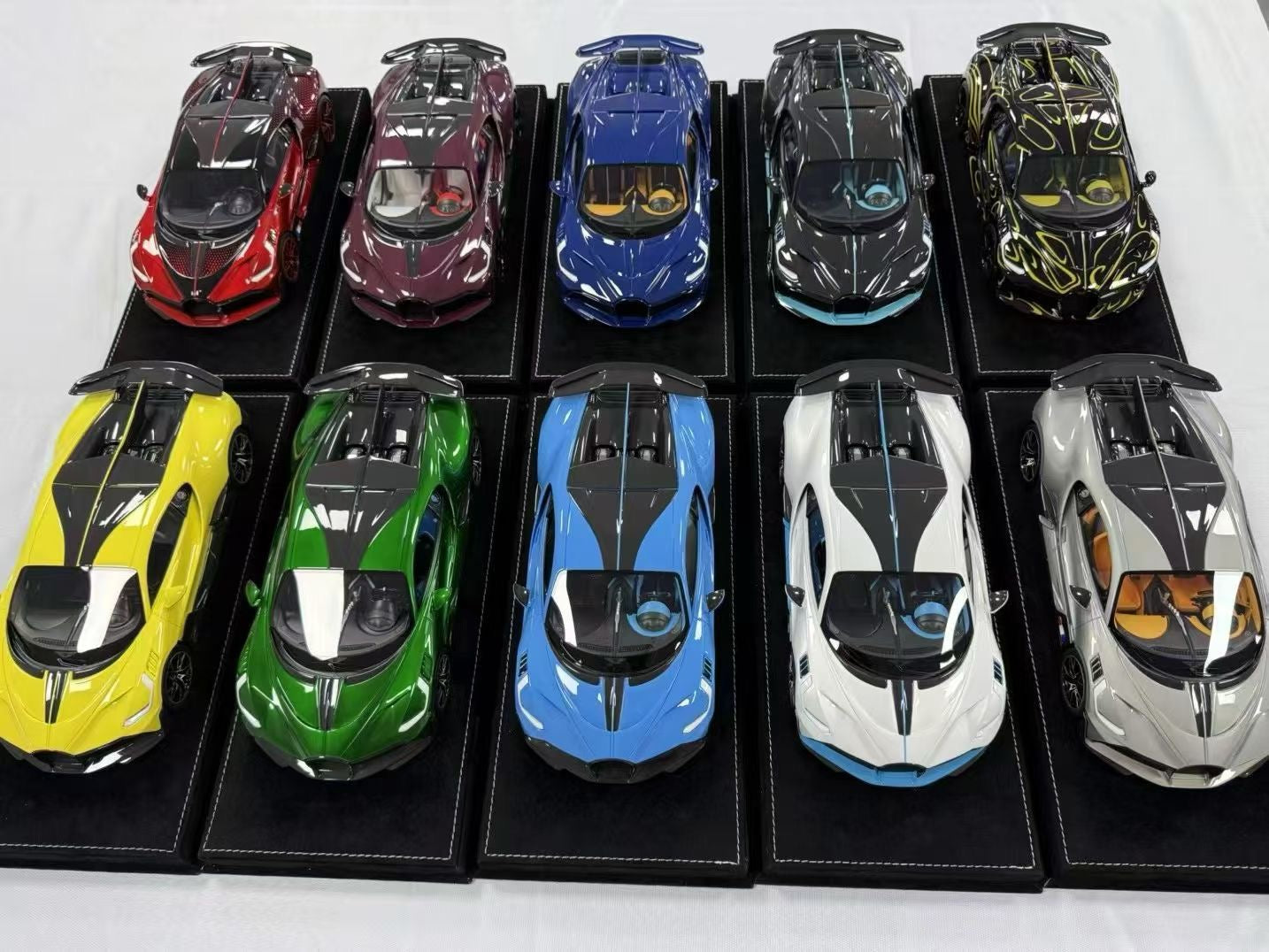 HH Model 1/18 Bugatti Divo Limited Edition Model Car