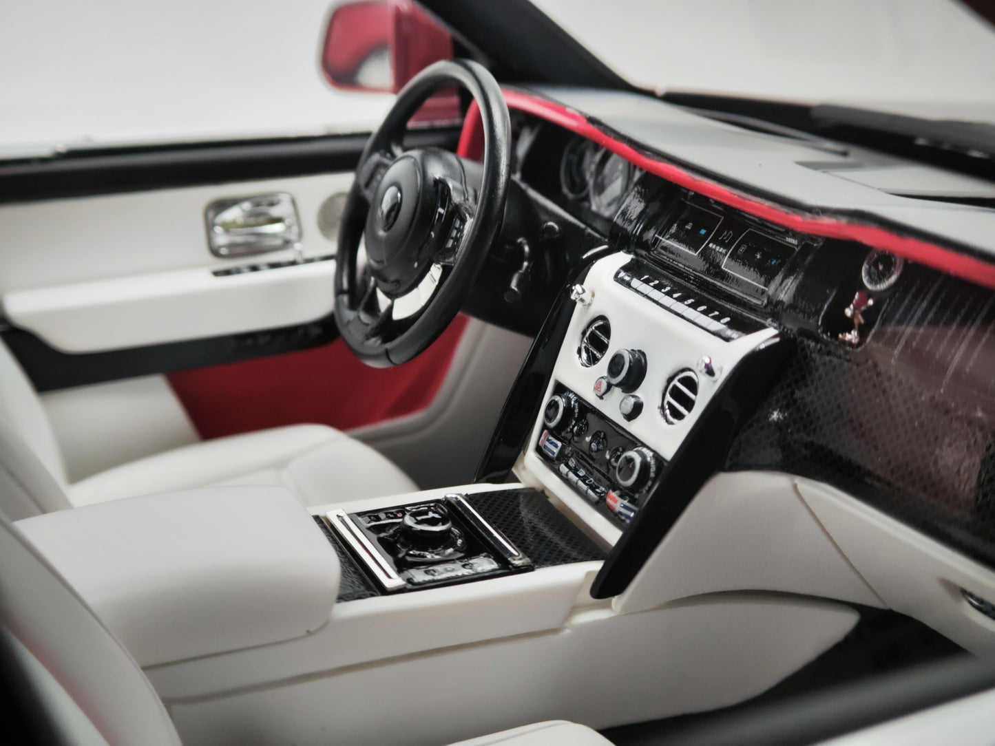 HH 1/18 Rolls-Royce Cullinan Red Simulated Car Model