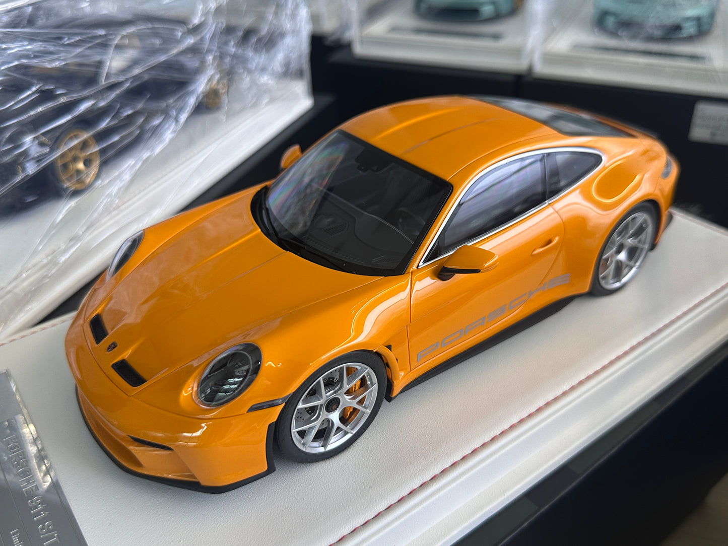 IVY 1/18 Porsche 911 S/T (992)