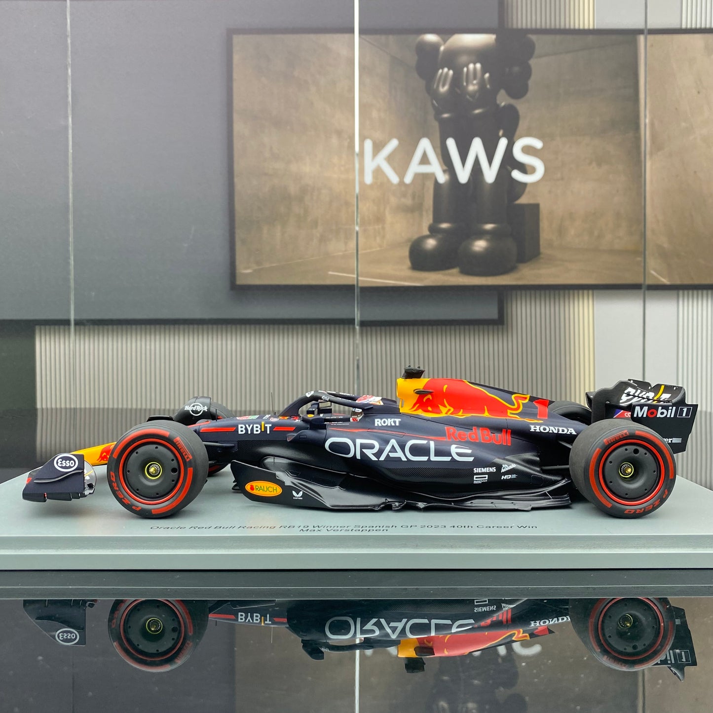 SPARK 1/18 Oracle F1 Team RB19 2023 Spanish Grand Prix Victory No. 1 Verstappen 40 career wins Red Bull Limited Edition car model