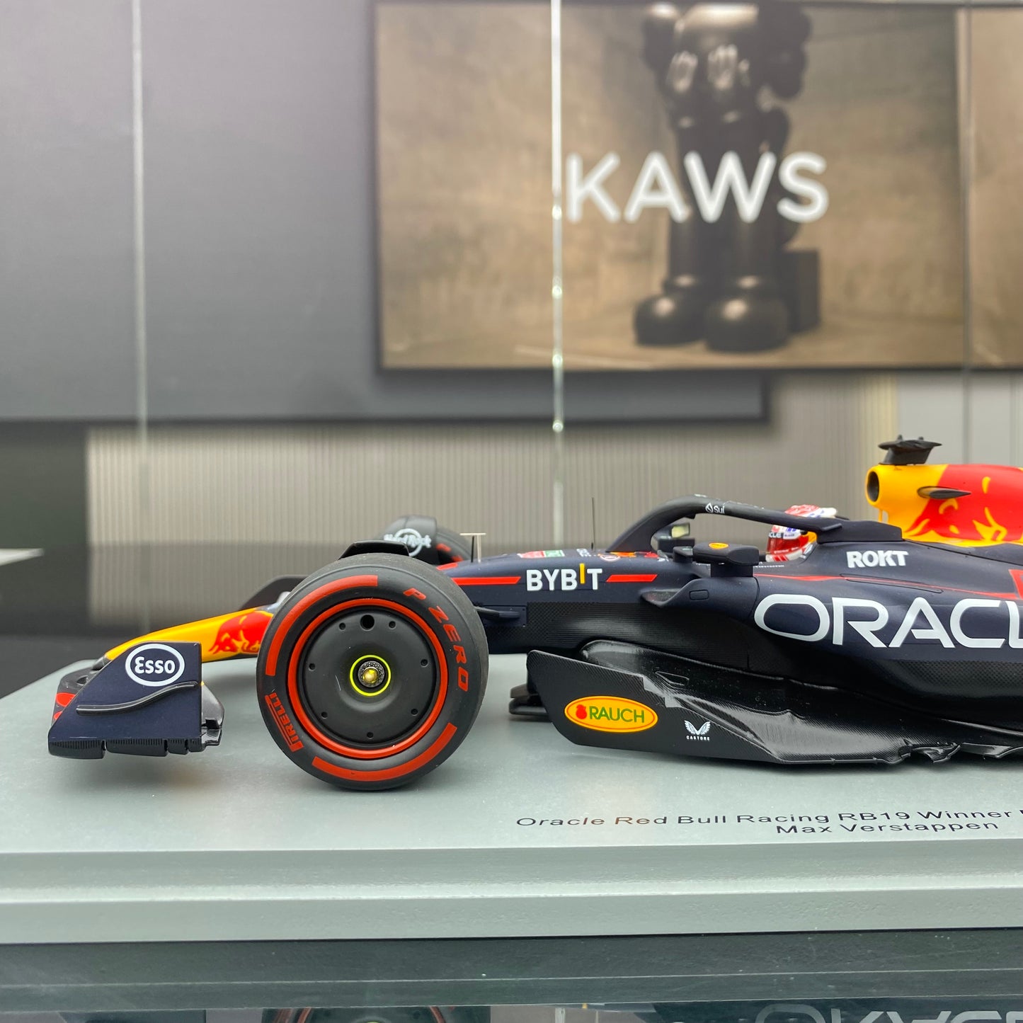 SPARK 1/18 Oracle F1 Team RB19 2023 British Grand Prix Victory No. 1 Verstappen Red Bull Limited Edition Simulation Car Model