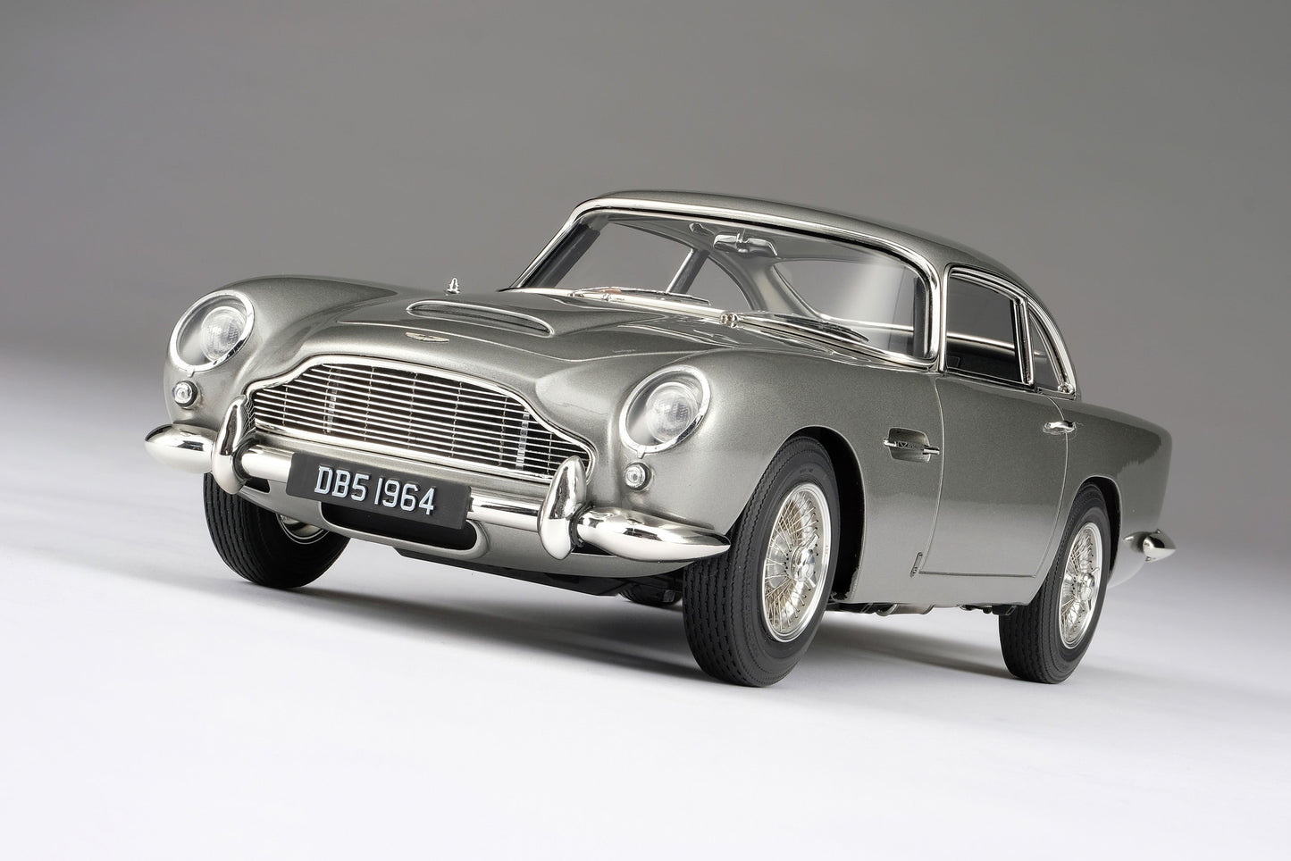 Amalgam 1/18 Aston Martin DB5 high-end limited edition simulation car model