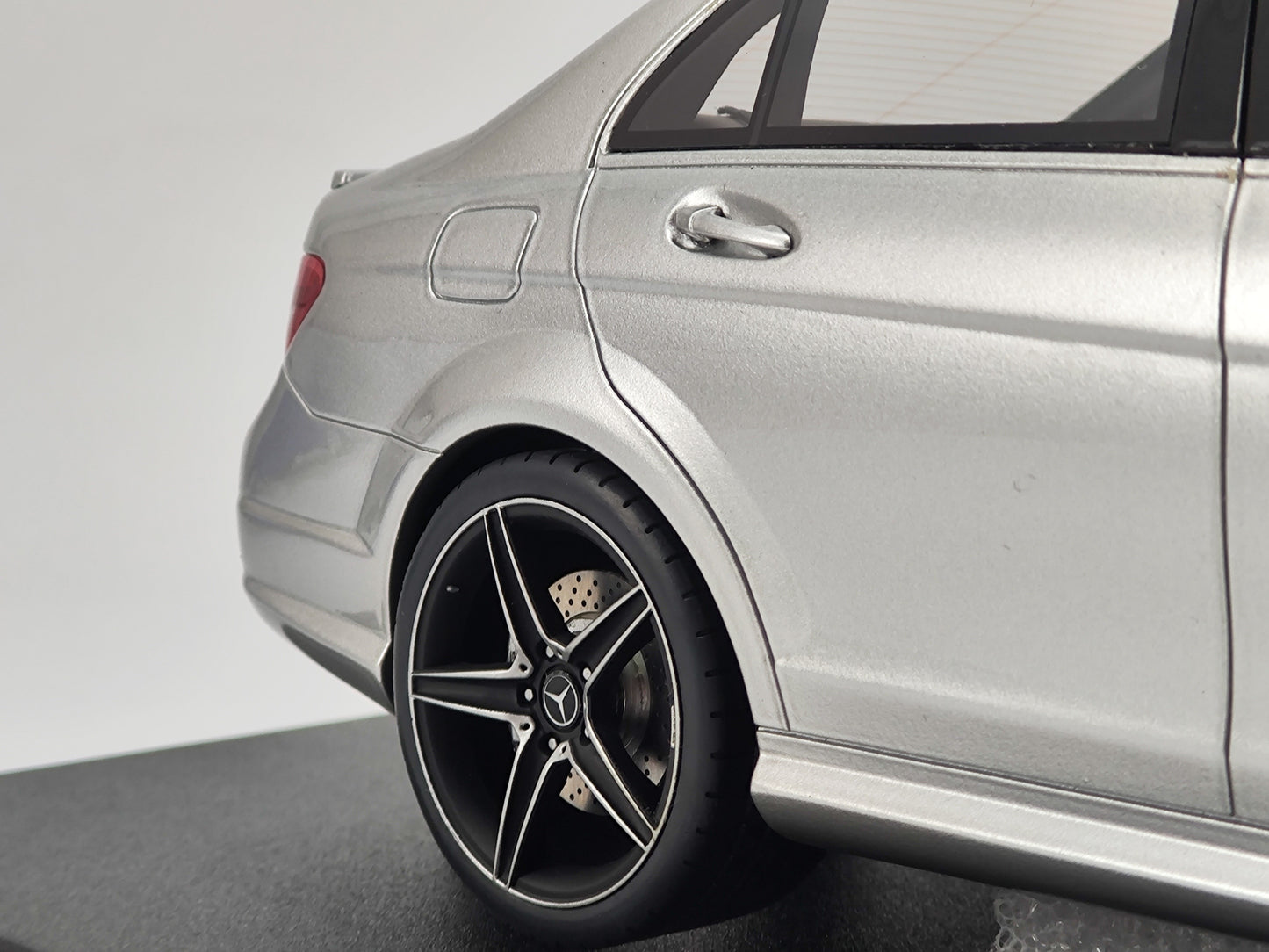 GT SPIRIT 1/18 Mercedes-Benz C63 Simulation Model Car Ornaments