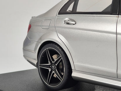 GT SPIRIT 1/18 Mercedes-Benz C63 Simulation Model Car Ornaments