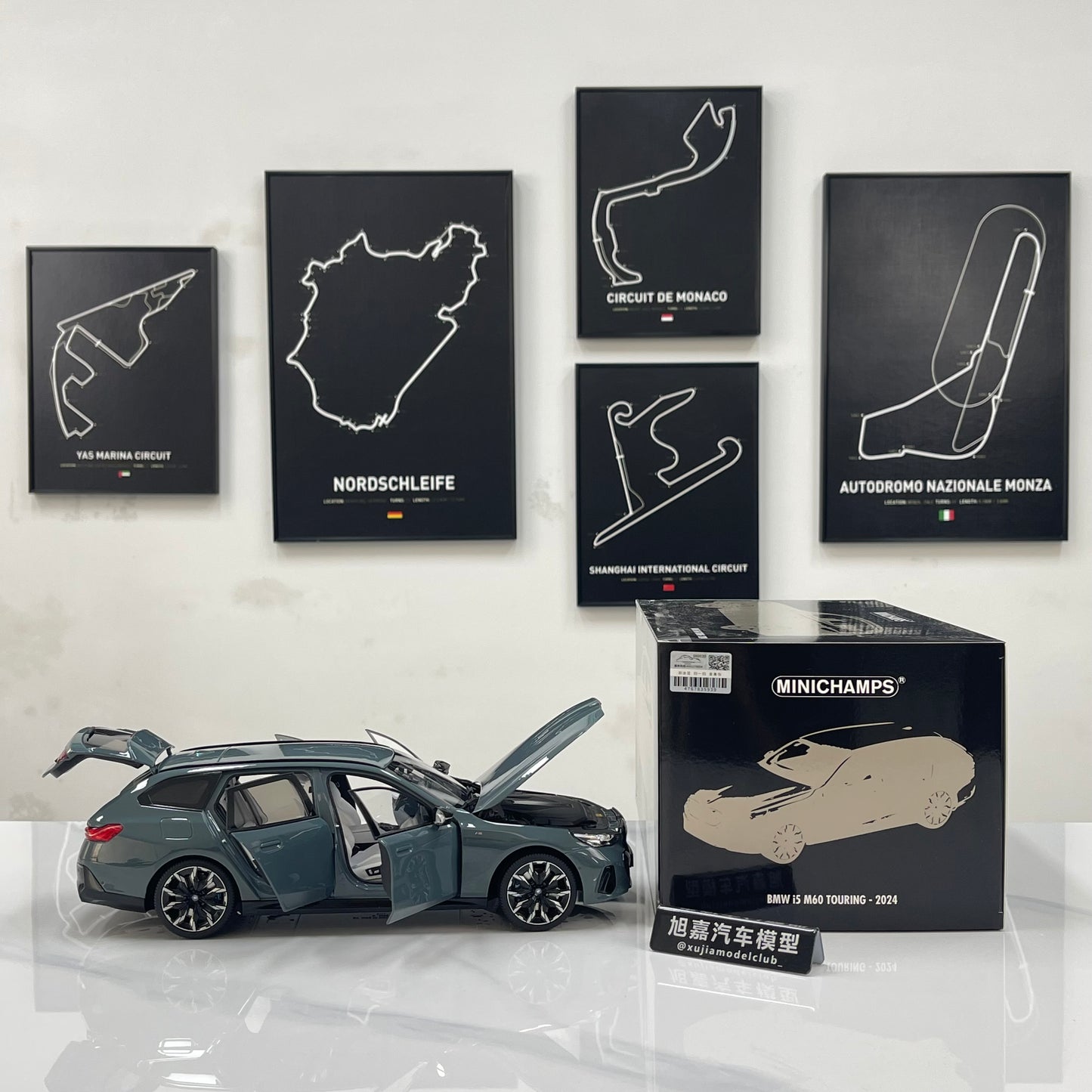 MINICHAMPS 1/18 BMW i5 M60 Touring 2024 Metallic Green 110023600