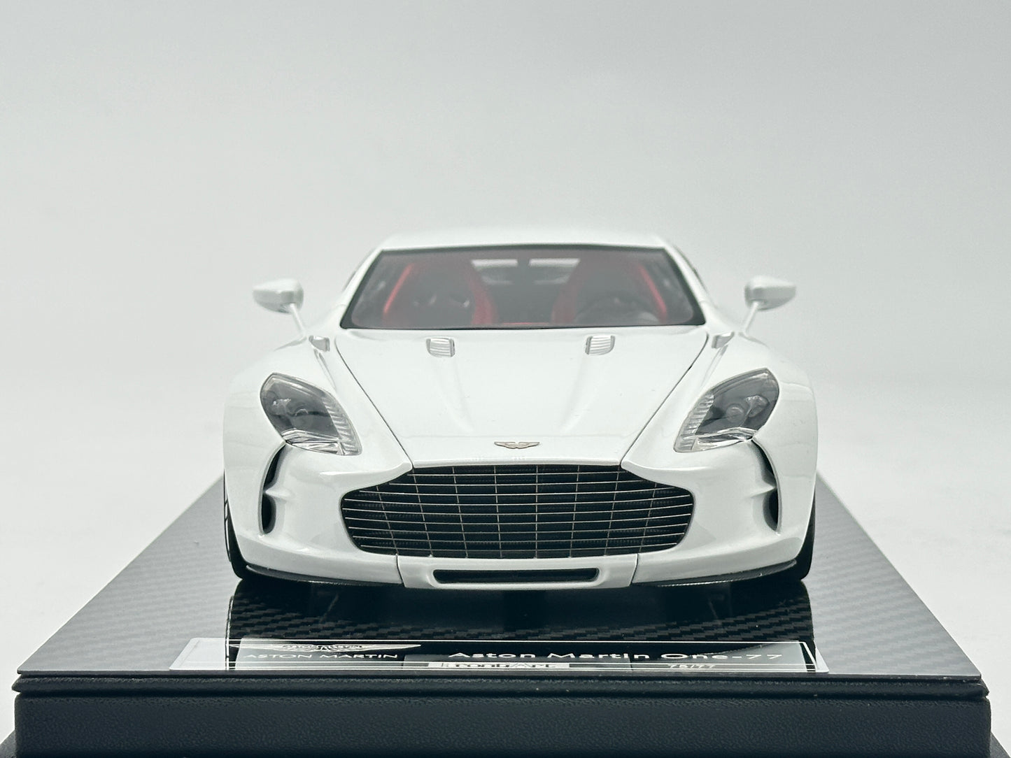 FRONTIART 1/18 Aston Martin ONE-77 Resin Fully Open Pearl White Limited Edition Car Model Ornaments