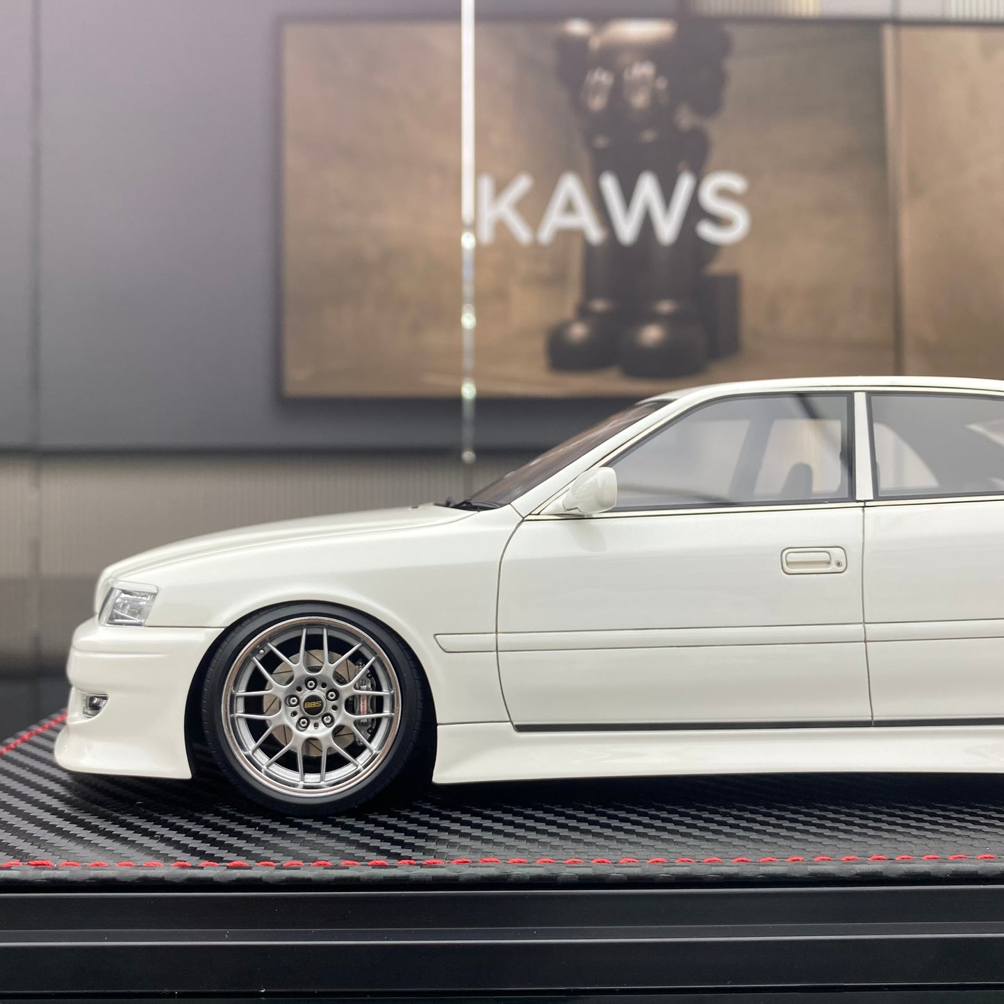 Ignition Model 1/18 Isuzu JZX100 Chaser + Engine Pearl White Limited Edition Car Model Ornament