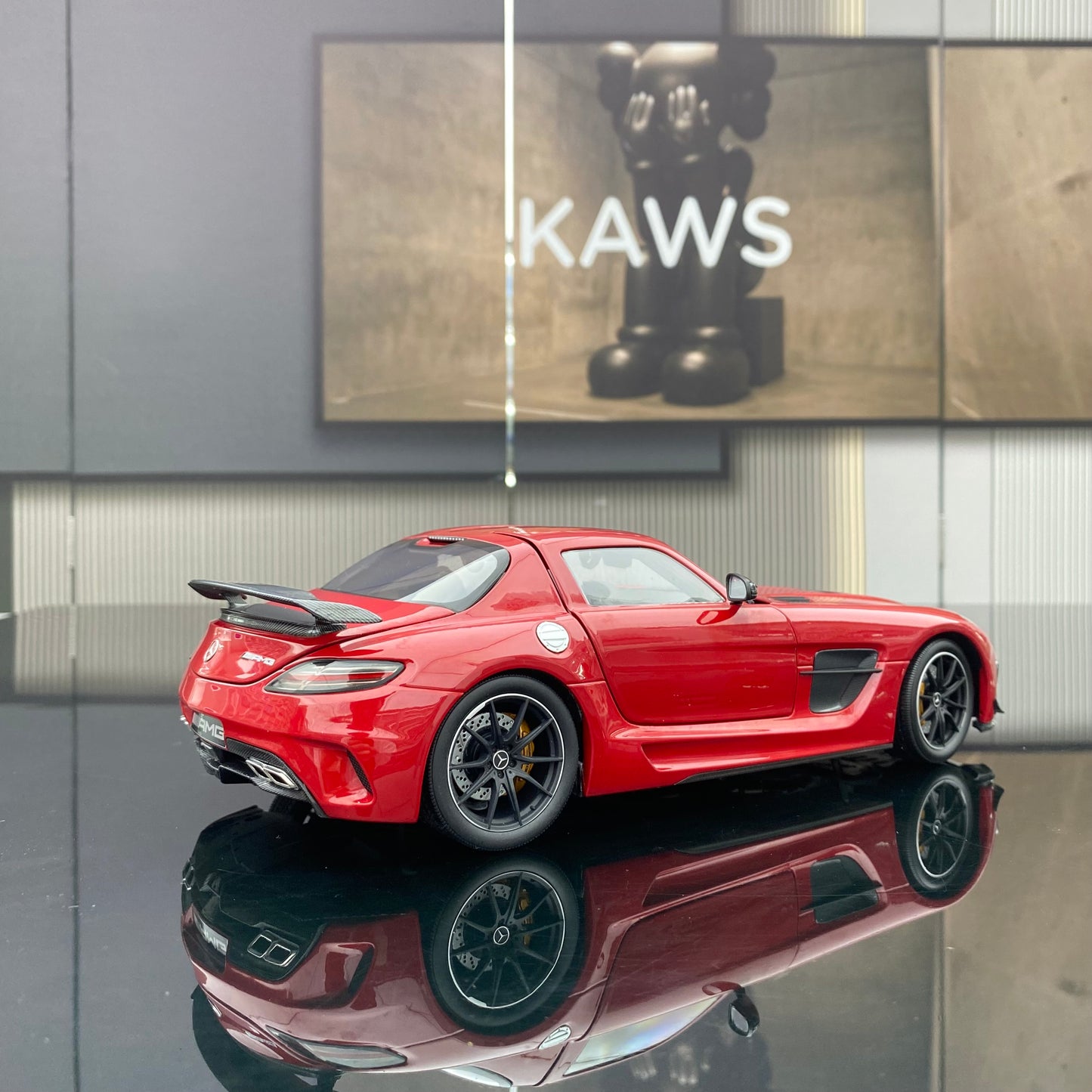 MINICHAMPS 1/18 Mercedes-Benz AMG SLS Black Series Aleación roja Modelo de coche de simulación totalmente abierto Colección de adornos