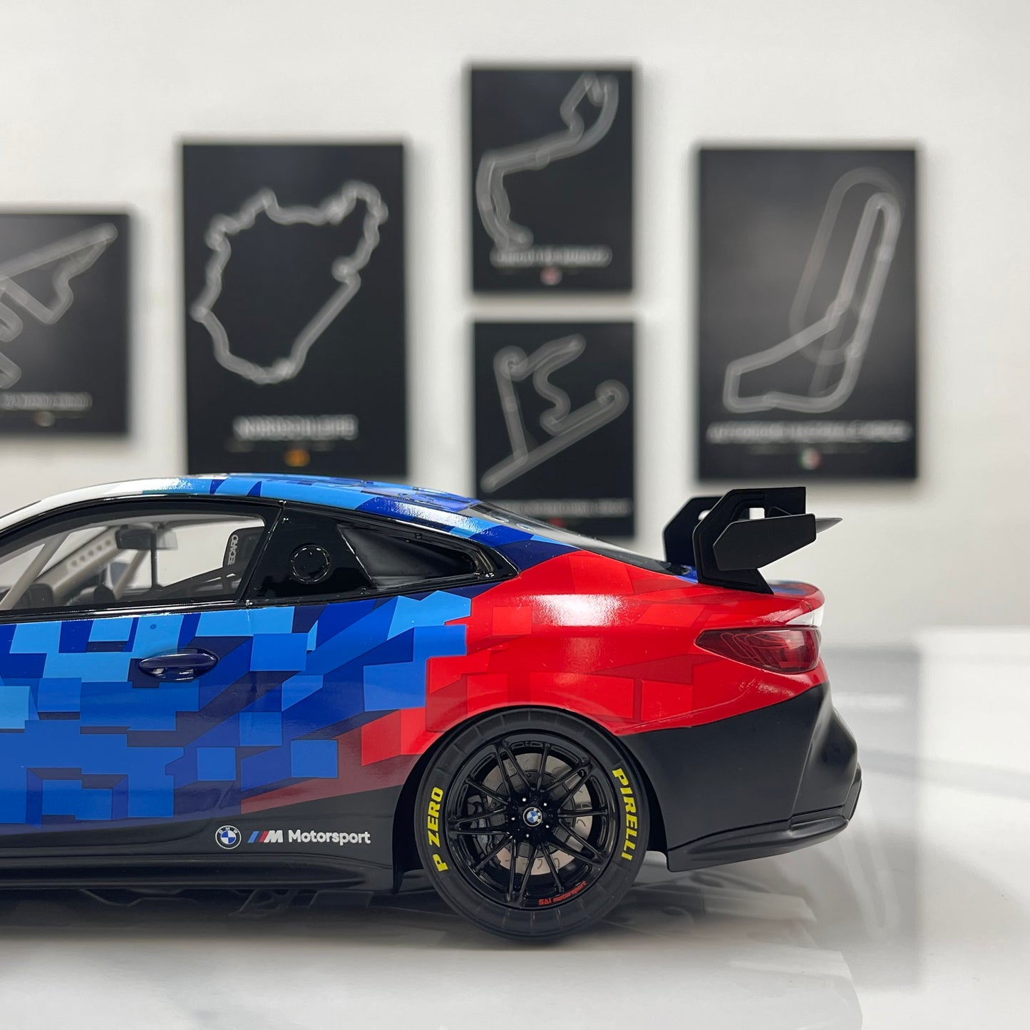 OTTO 1/18 BMW M4 GT4 White/Blue/Black OT1125