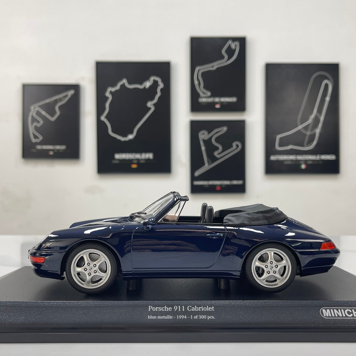 MINICHAMPS 1/18 Porsche 911 (993) Cabriolet, Metallic Blue (155061130)