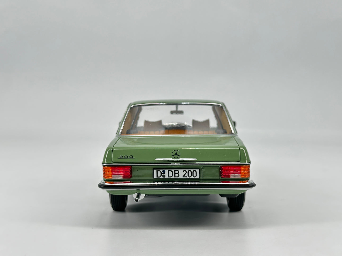 Norev 1/18 Mercedes Benz 200 1982 Light Green Alloy Car Model