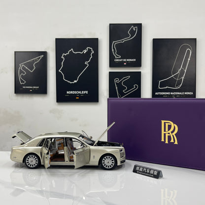 ZP 1/18 Rolls-Royce Phantom VIII (Gold Badge & Leather Case Edition) – Champagne Gold (ZP116)