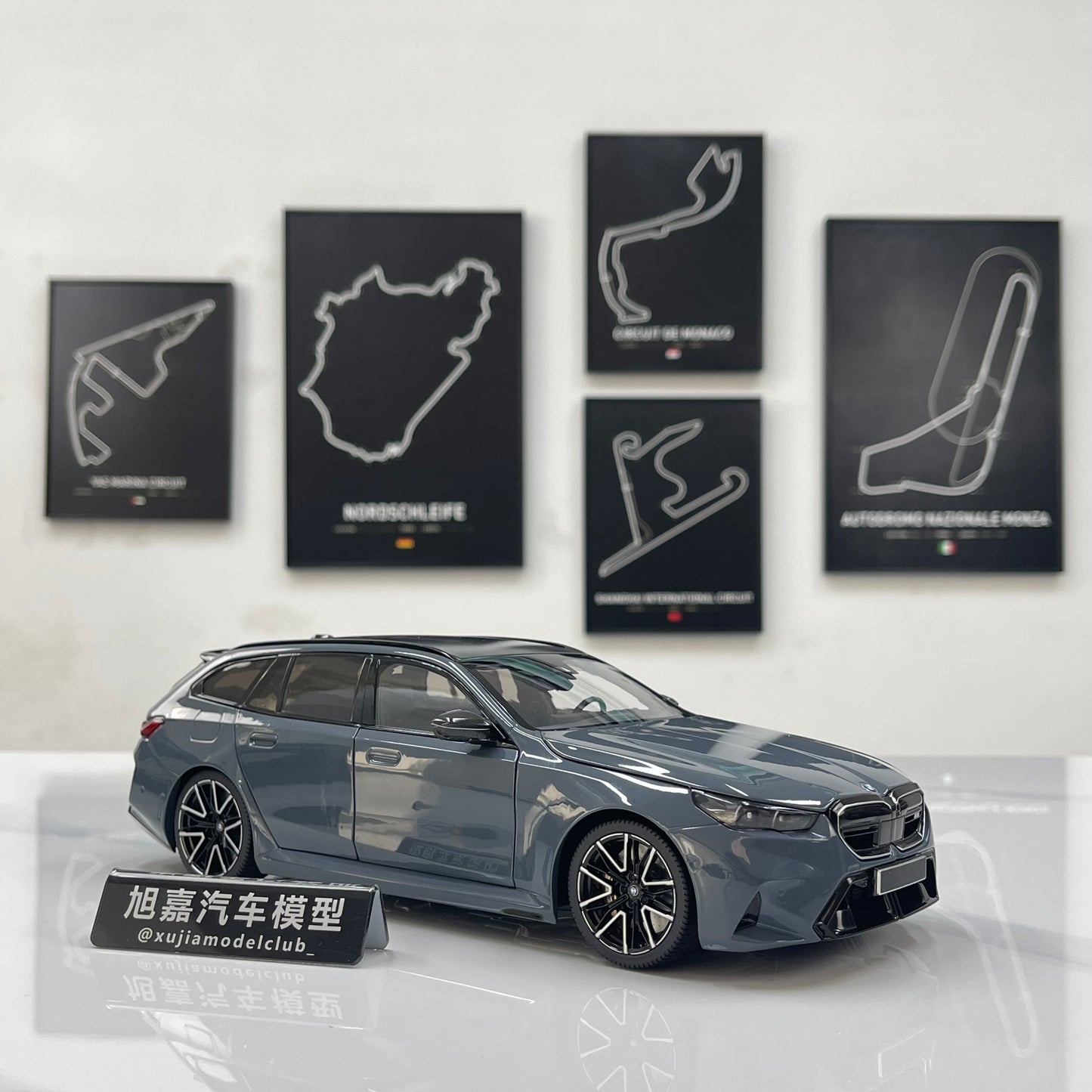 MINICHAMPS 1/18 BMW M5 Touring (2024) – Metallic Grey (110023901)