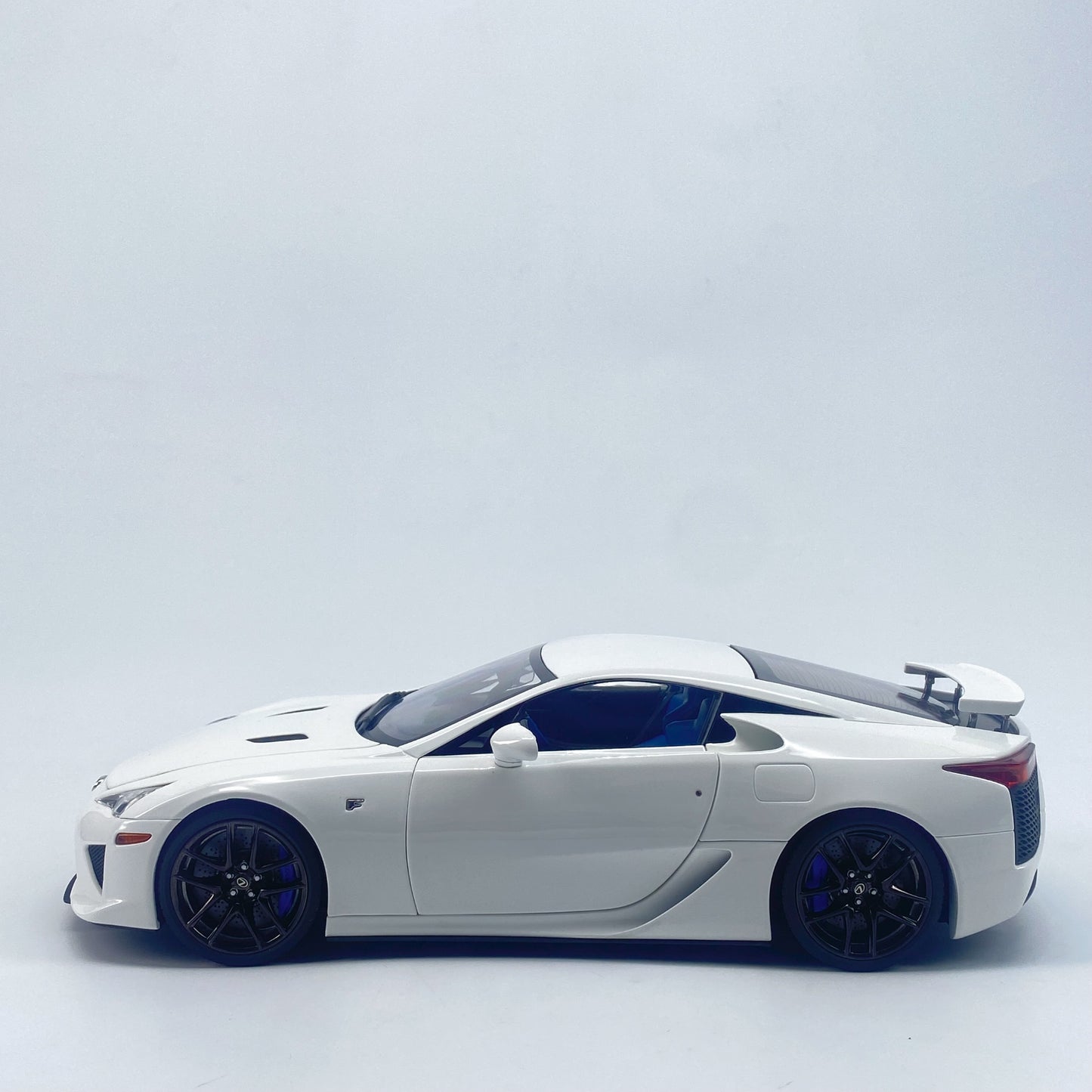 WELL 1/18 Lexus LFA white alloy simulation model car ornaments