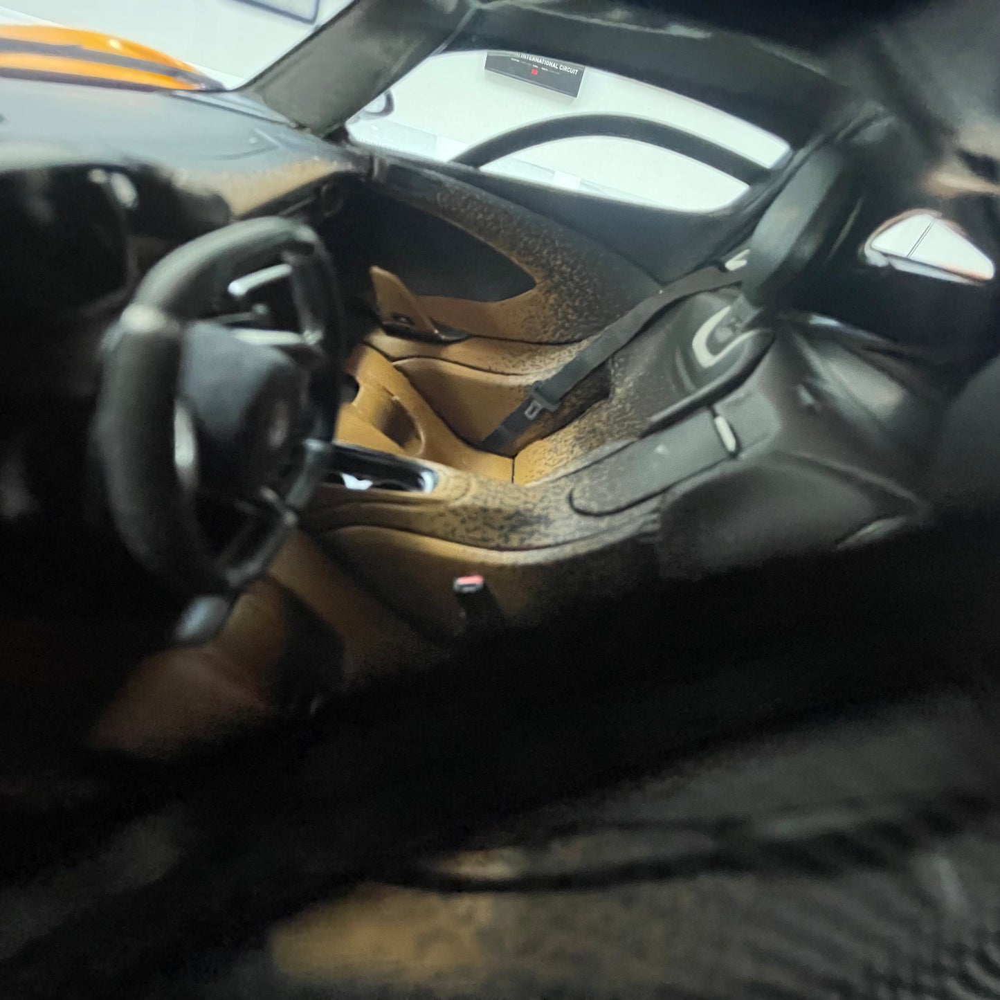 Amalgam 1:18 McLaren W1 (Orange) M6350-SC1