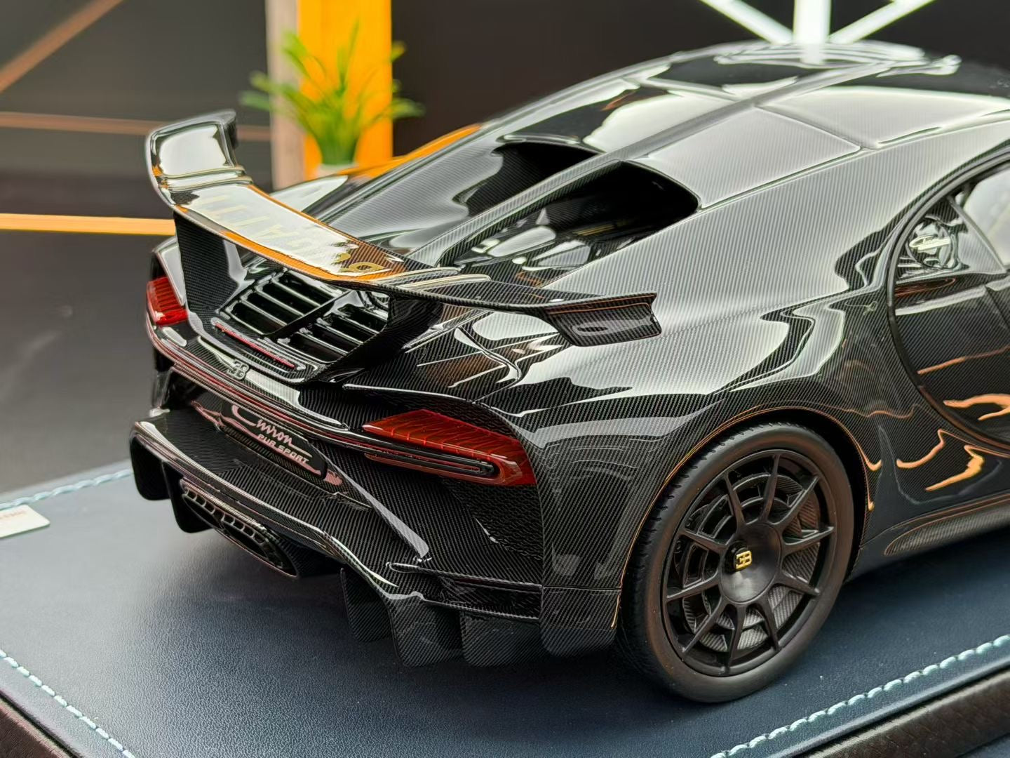 MR 1:18 Bugatti Chiron Pur Sport Full Carbon 46/99 DDJ046