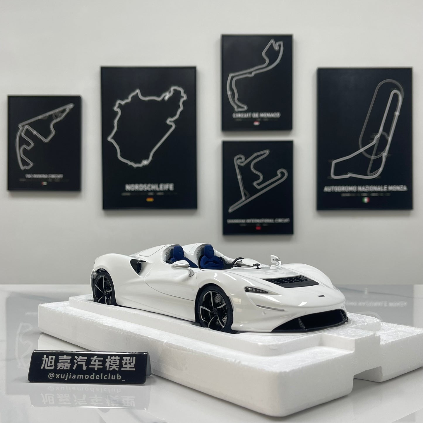 LCD 1/18 McLaren Elva Die-cast Model – Pearlescent White with Blue Interior (LCD18015-WH)