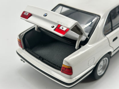MINICHAMPS 1/18 BMW 535I e34 1988 White Alloy Simulation Model Car