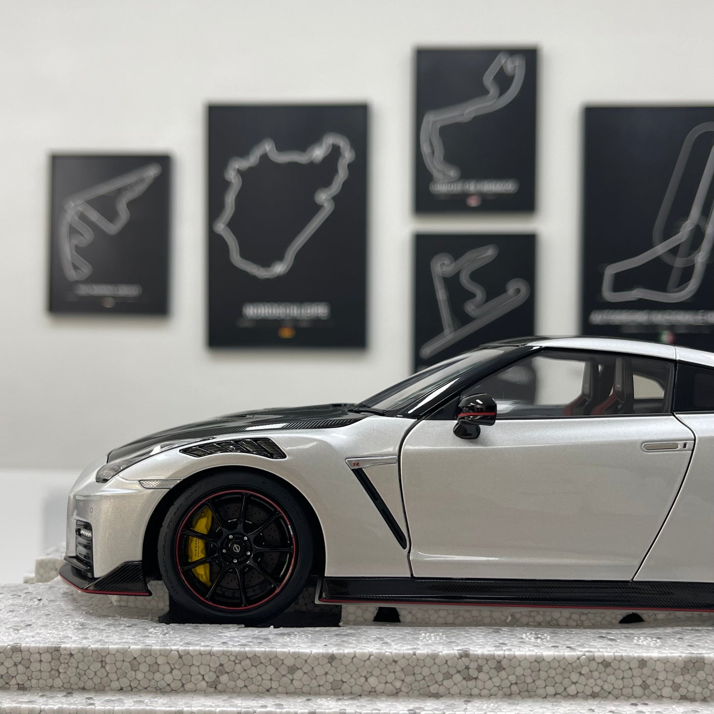 MOTORHELIX 1/18 Nissan GT-R NISMO (R35) Special Edition 2022 Ultimate Metallic Silver Alloy Model Car