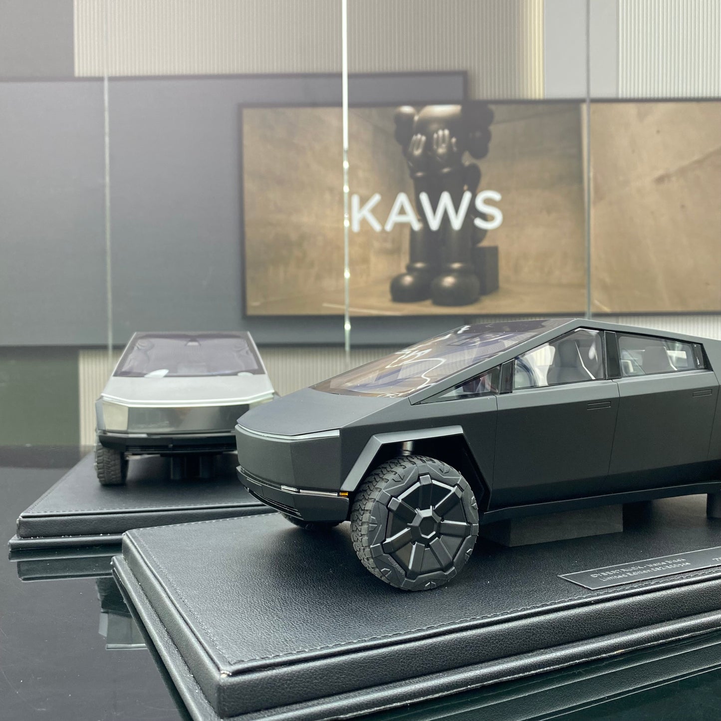TOP Marques 1:18 Tesla Cybertruck resin car model