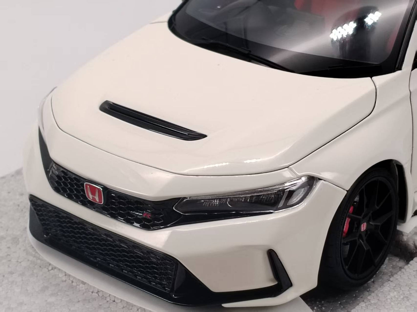 MOTORHELIX 1/18 Honda Civic TYPE R (FL5) Championship White All-Opening Alloy Car Model