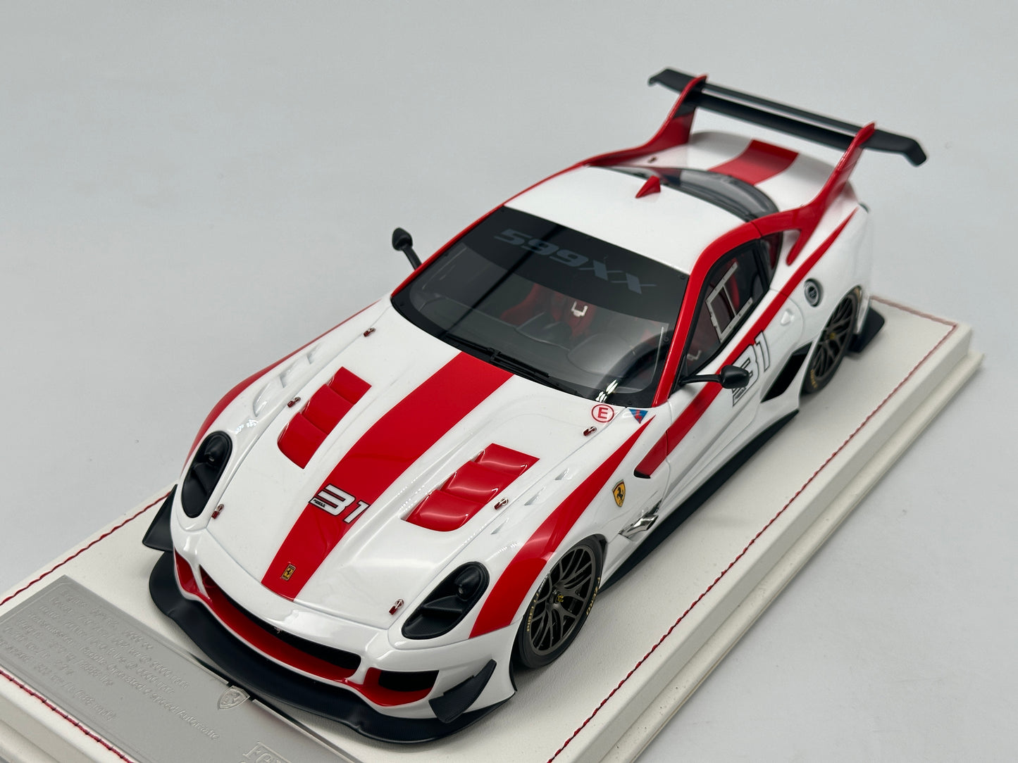 DG 1/18 Ferrari 599XX EVO #31 White and Red Livery Scale Model Car