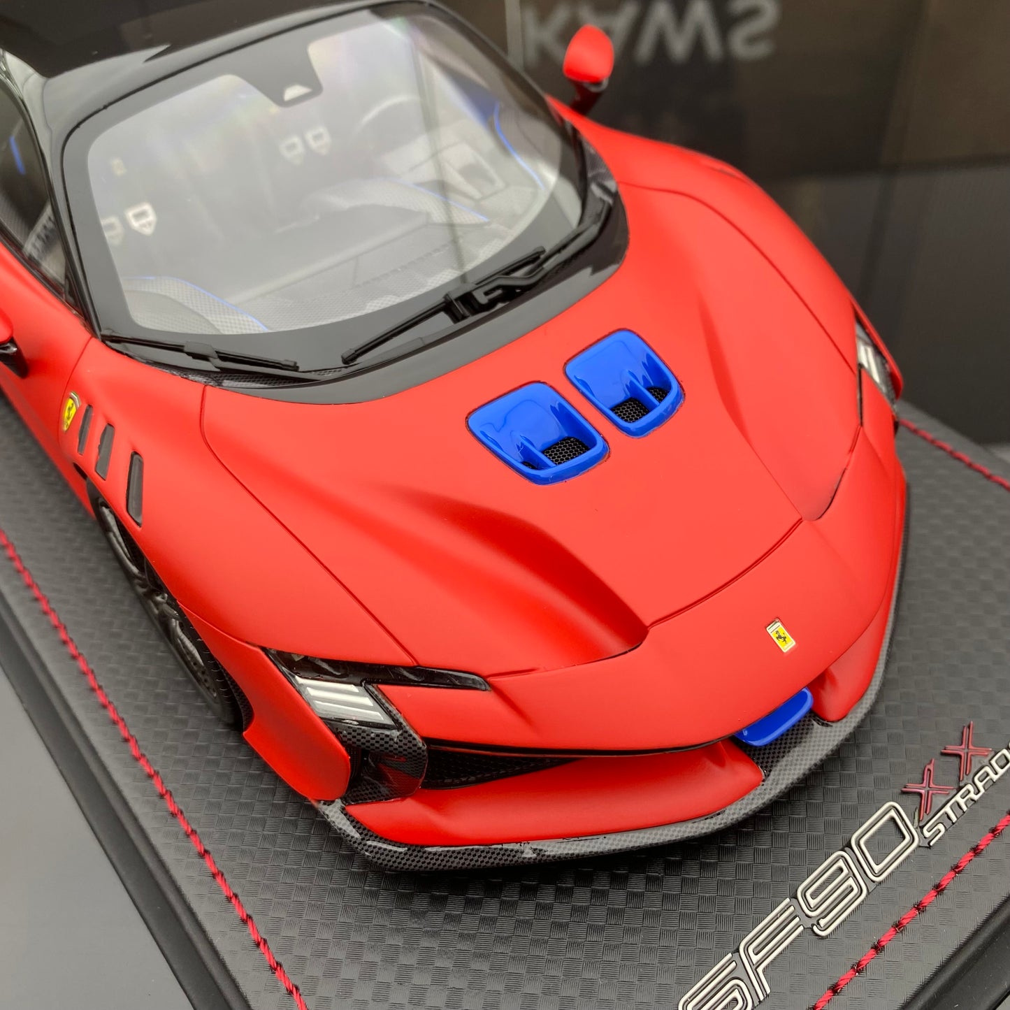 Ferrari SF90 XX Stradale, edición limitada, modelo coleccionable, escala 1/18