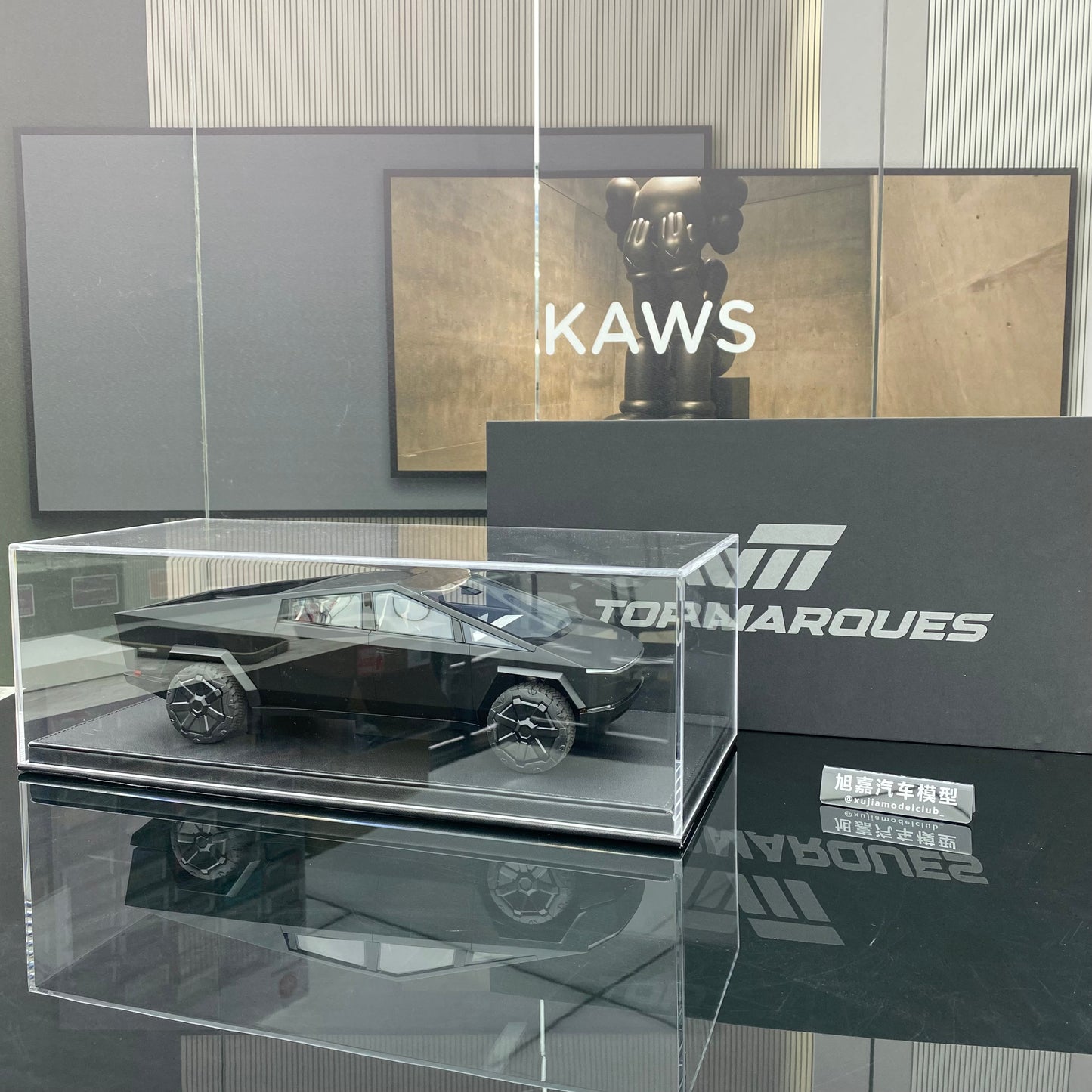 TOP Marques 1:18 Tesla Cybertruck resin car model