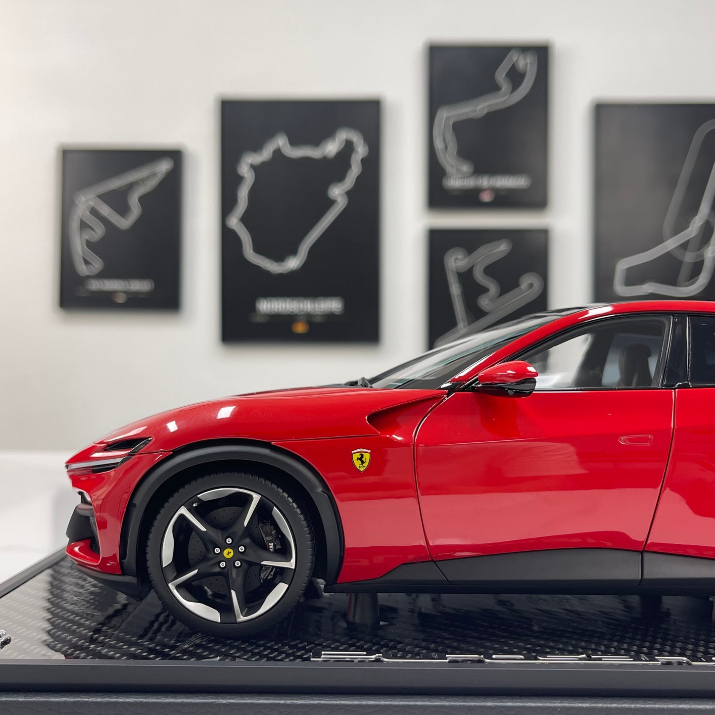 BBR 1/18 Ferrari Purosangue Black Top Carbon Fiber Base Standard Red HE180052ACH