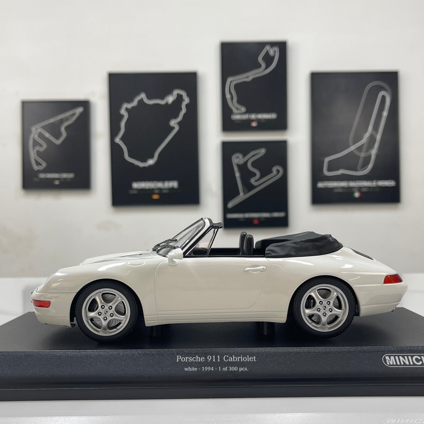 MINICHAMPS 1/18 Porsche 911 (993) Cabriolet White 155061131