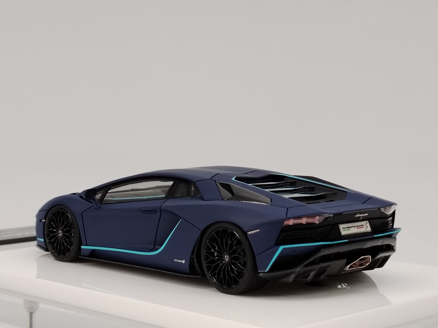 MAKEUP 1/43 Lamborghini AVENTADOR S blue simulation car model ornaments