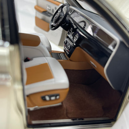 ZP 1/18 Rolls-Royce Phantom VIII (Gold Badge & Leather Case Edition) – Champagne Gold (ZP116)