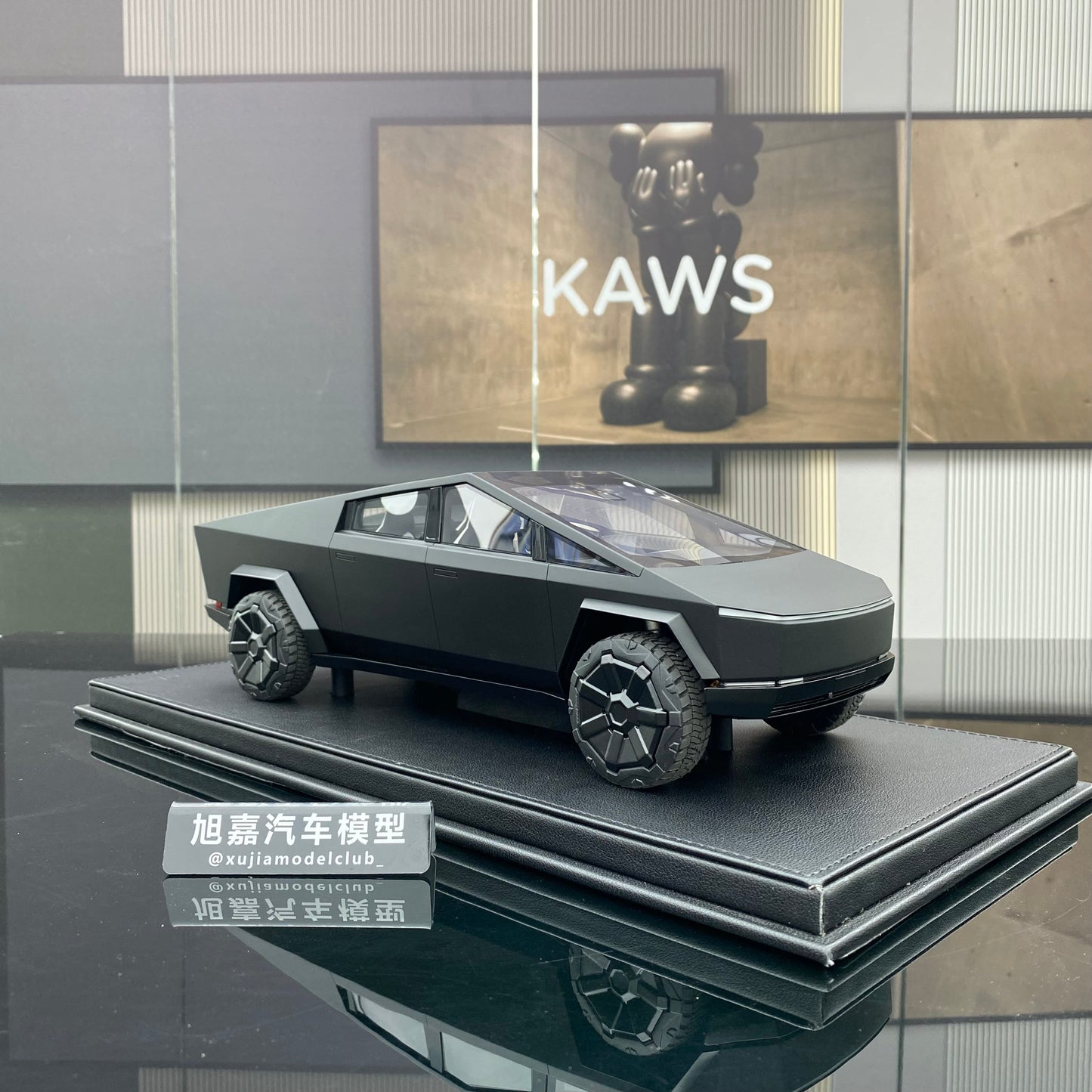 TOP Marques 1:18 Tesla Cybertruck resin car model