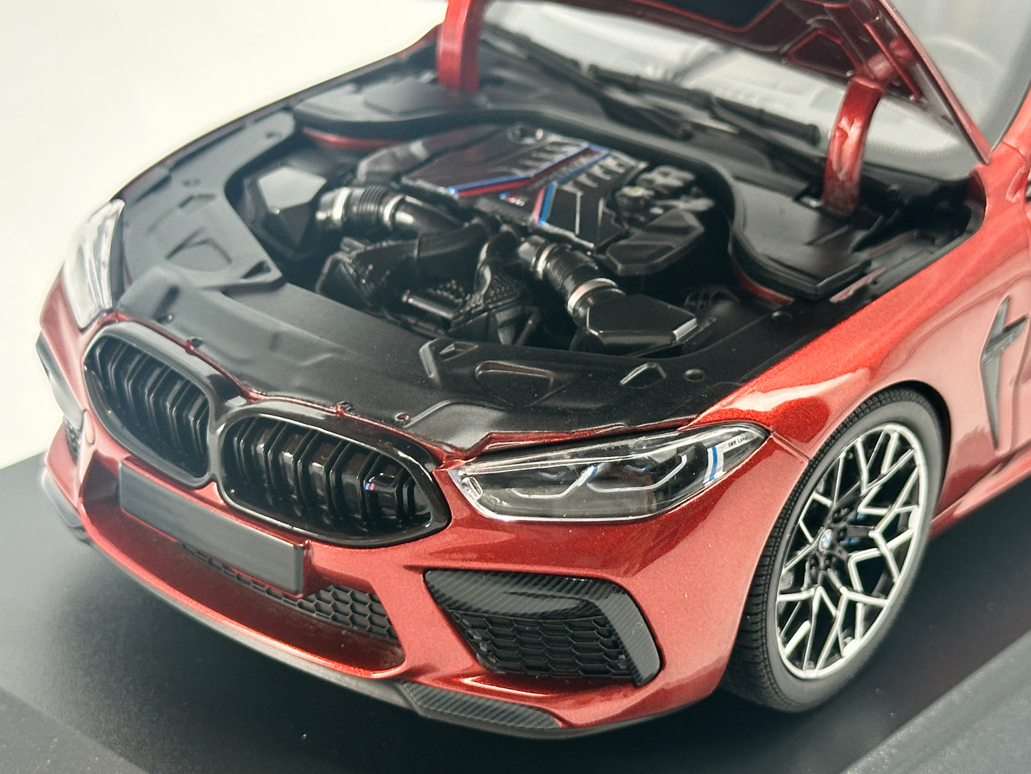 MINICHAMPS 1/18 BMW M8 COUPE Metallic Red Alloy Car Model