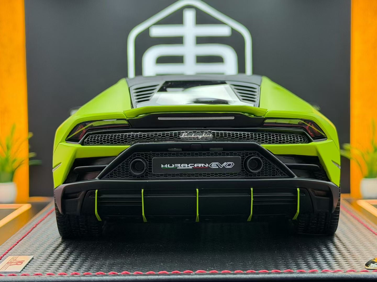 MR 1:18 Lamborghini Huracan Evo Fluo Capsule Verde Shock 24/49 DDJ079