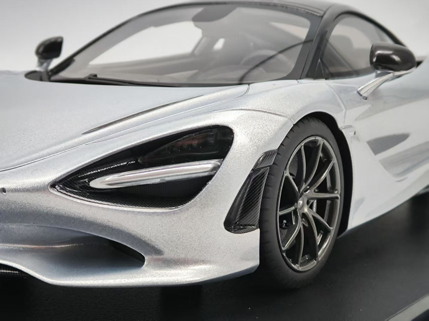 Topspeed 1/18 McLaren 720s Silver Resin Model TS0546