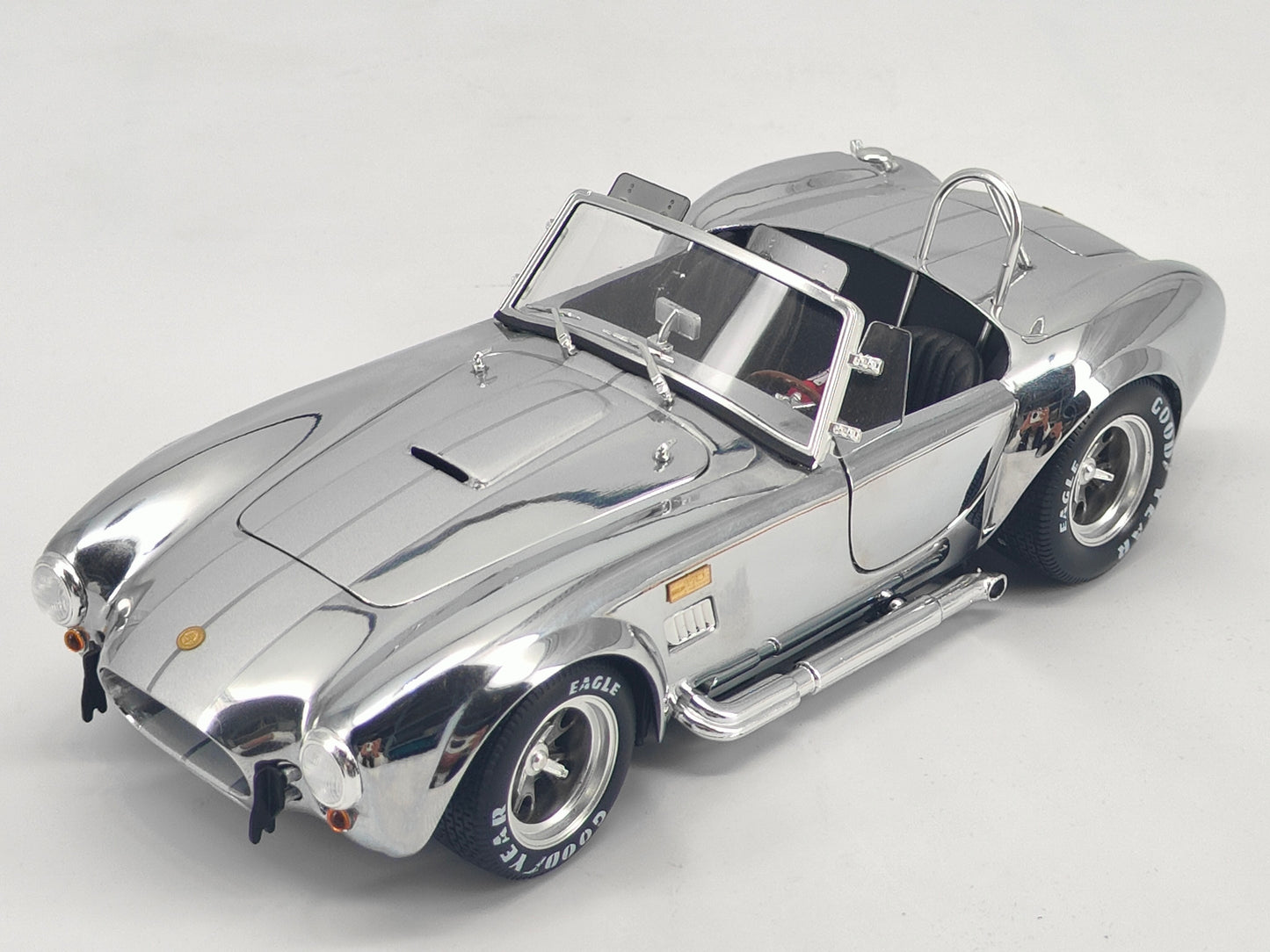 Kyosho 1/18 Ford Shellby Cobra 427 S/C Silver-plated Alloy Simulation Car Model