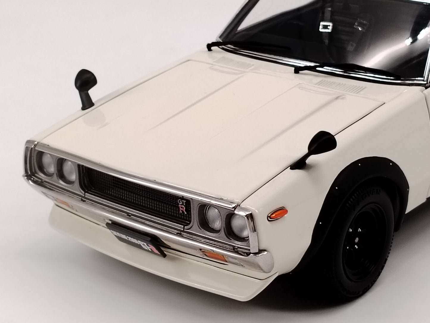 Kyosho 1/18 Nissan skyline 2000 gtr KPGC110 white simulation car model