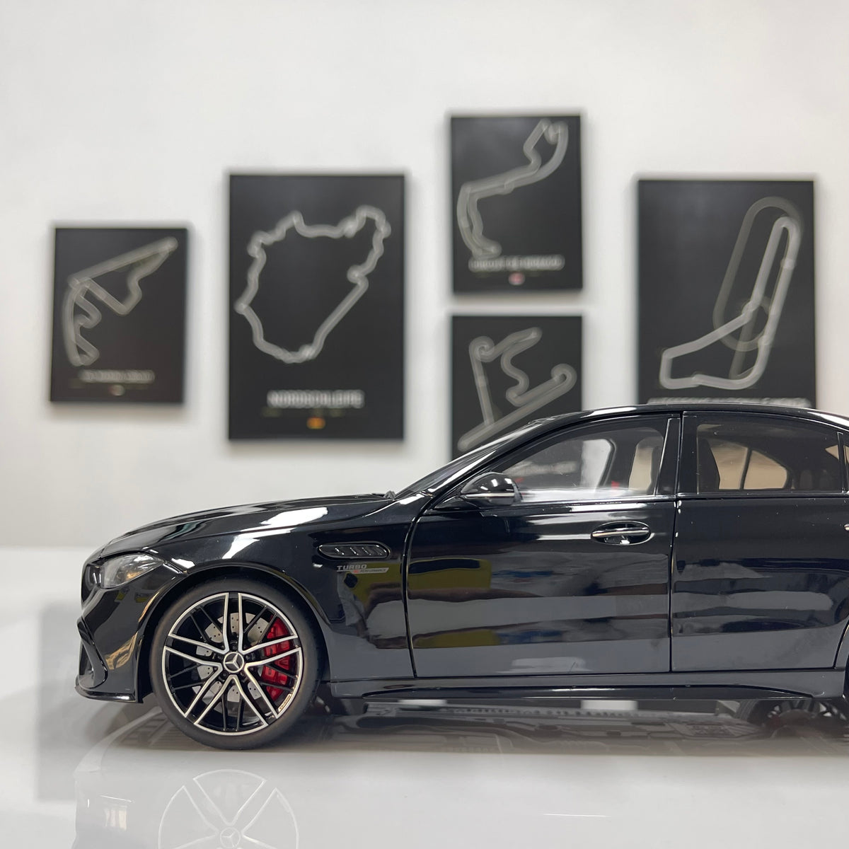 NZG 1/18 Mercedes-AMG C63 S E-Performance, Gloss Black (111200050)