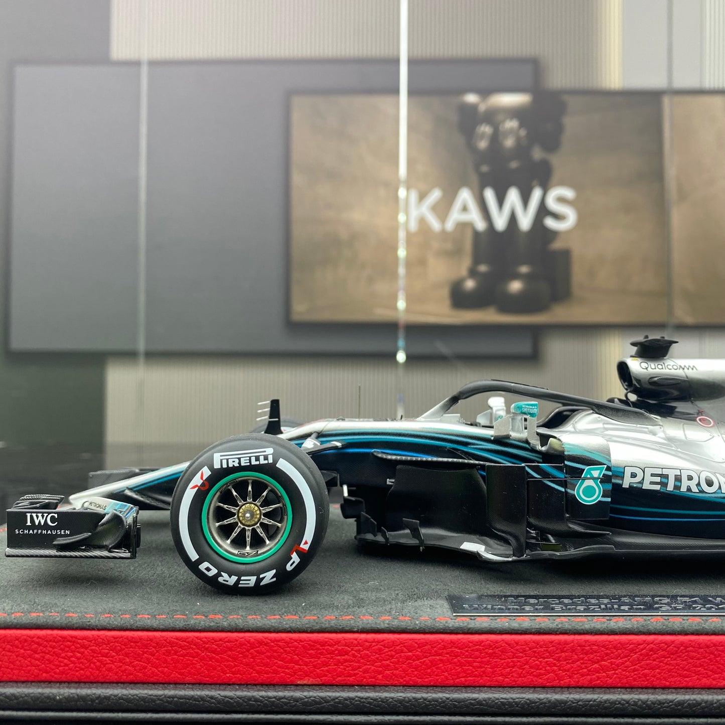 Spark 1/18 Mercedes-AMG F1 Team W09 2018 Brazil Grand Prix Victory No. 44 Hamilton Buonarte Special Edition Silver Paint Simulation Car Model